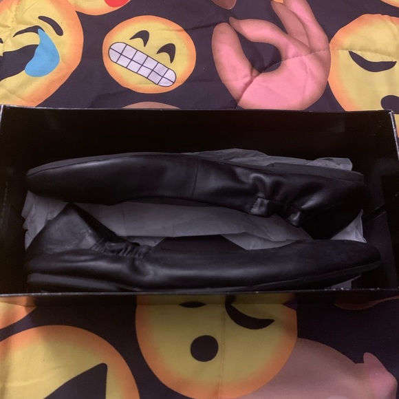 Women’s BCBG flat shoe worn twice size 9.5 - Picture 4 of 5